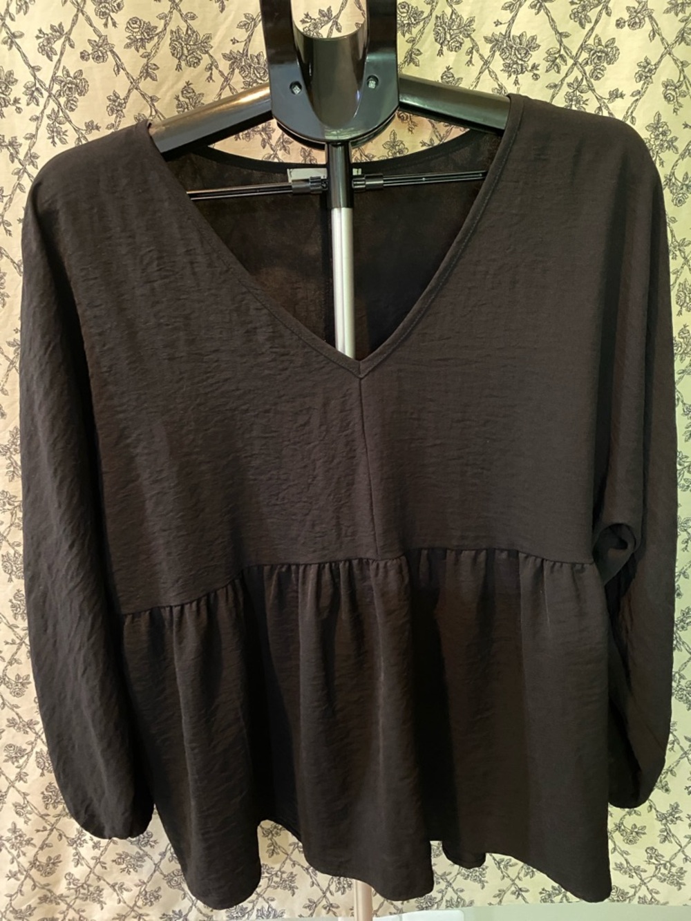 entro Black V-Neck Peplum Long-Sleeve Tunic